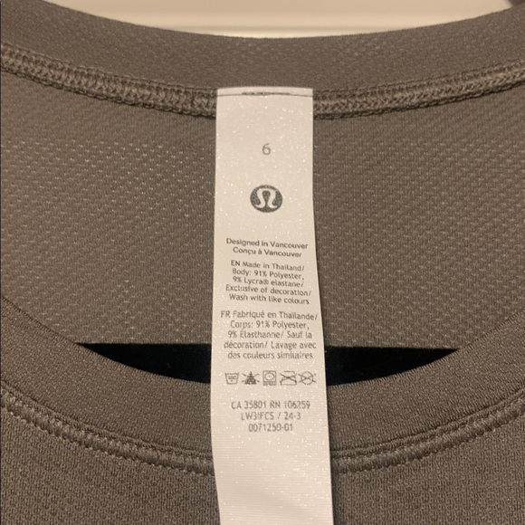 Lululemon High Neck Run and Train Tee
Sz 6 NWT - Picture 2 of 5